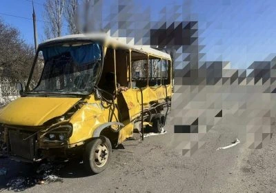 Окупанти атакували дроном маршрутку в Херсоні: постраждали понад 20 людей (відео)