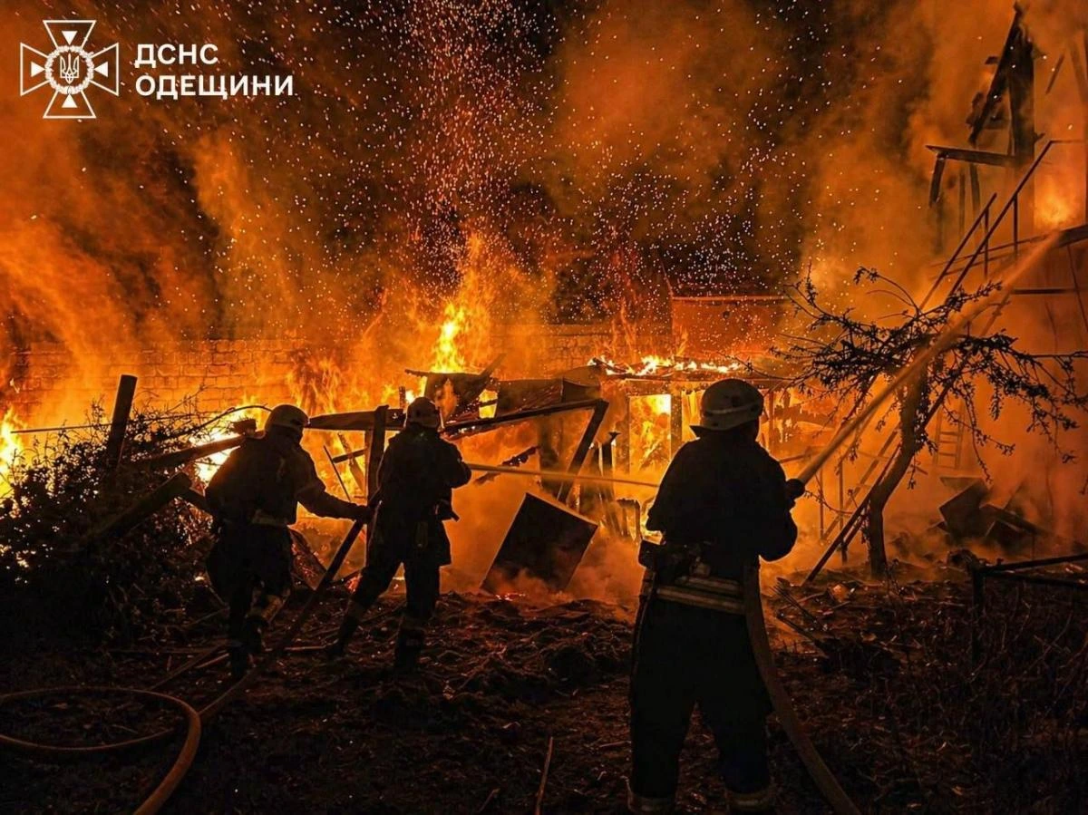 Росія масовано вдарила по Одещині: руйновано лікарню та будинки, є постраждалі